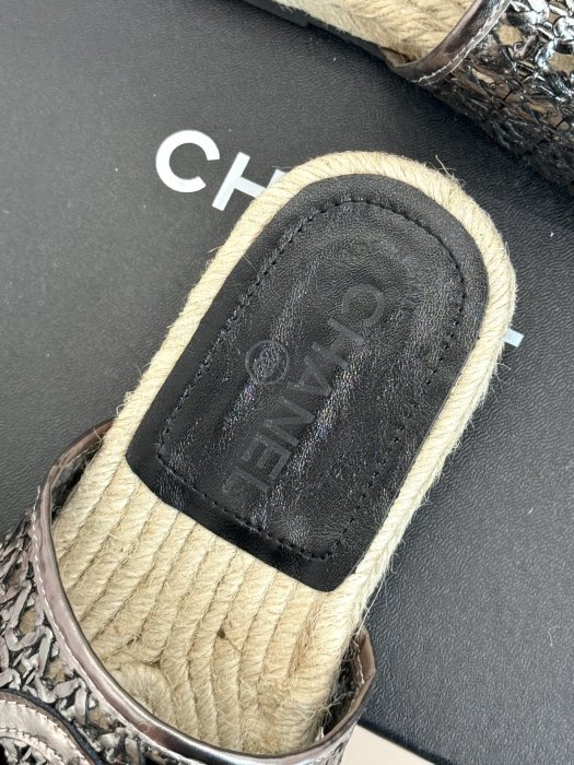 Шлепанцы женские фото 8