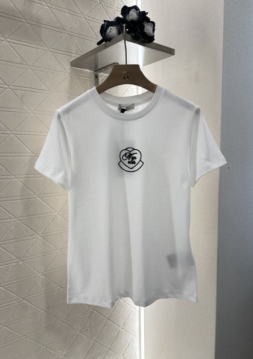 Футболка жіноча