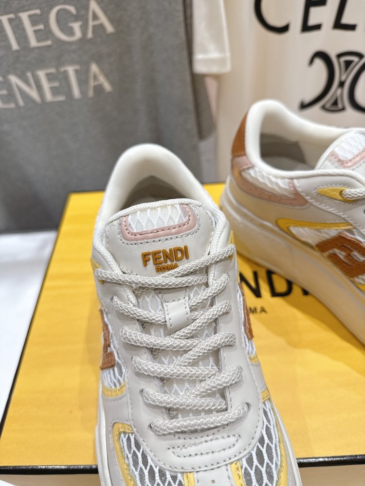 Кроссовки женские фото 6