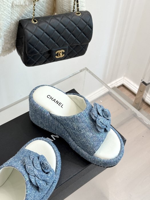 Шлепанцы женские фото 5