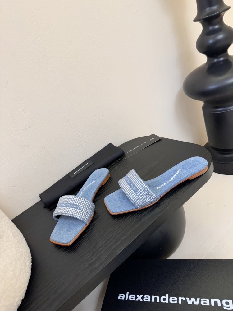 Шлепанцы женские фото 3