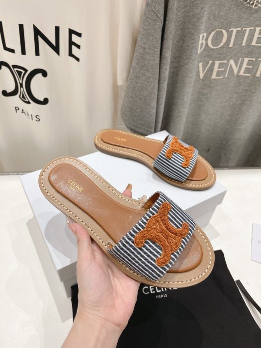 Шлепанцы женские фото 5