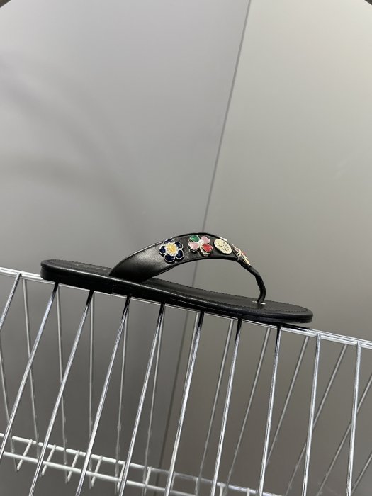 Шлепанцы фото 5