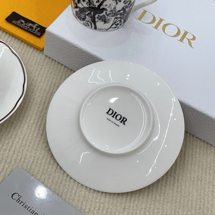 Set crockery of bone porcelain Dior Maison Winter Garden фото 4