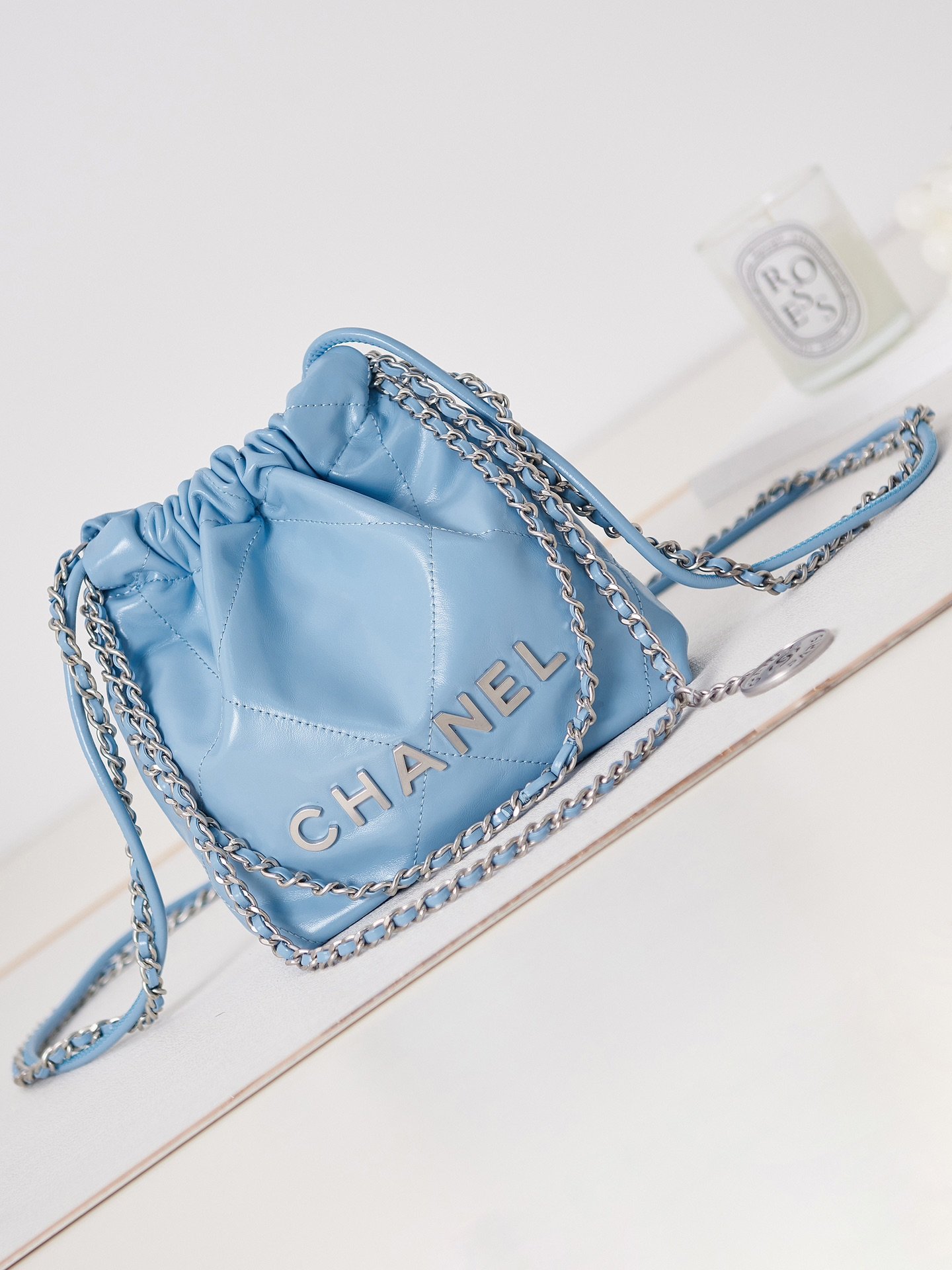 A bag CHANEL 22