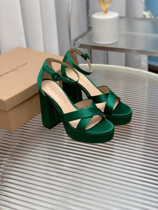 Босоножки фото 7