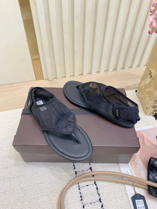 Шлепанцы фото 3