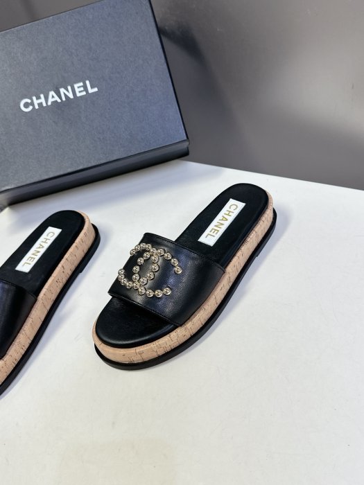 Шлепанцы женские фото 3