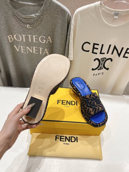 Шлепанцы фото 9