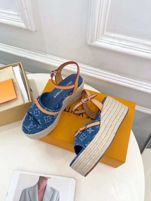 Босоножки фото 5