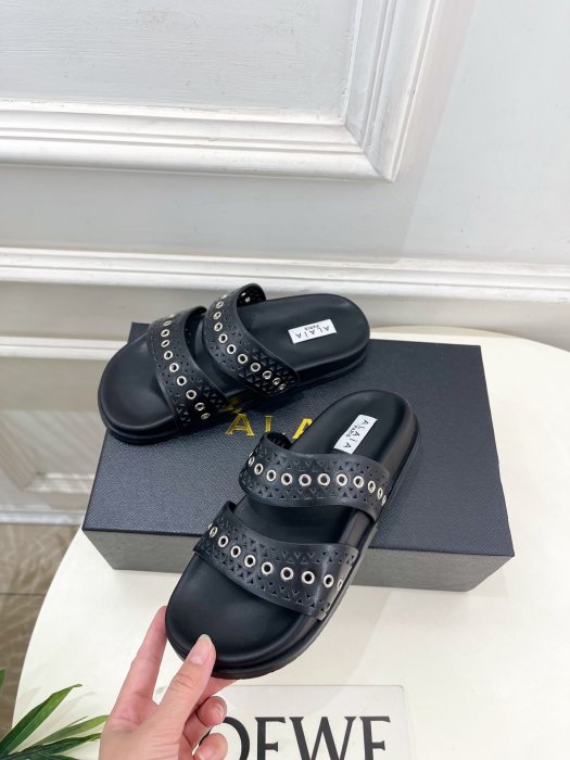 Шлепанцы женские фото 3