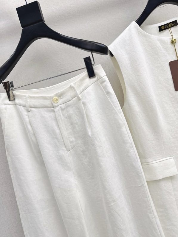 Елегантний жіночий костюм фото 5