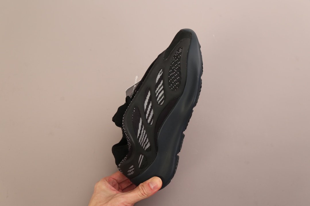 Кроссовки Yeezy 700 V3 Alvah - H67799 фото 6