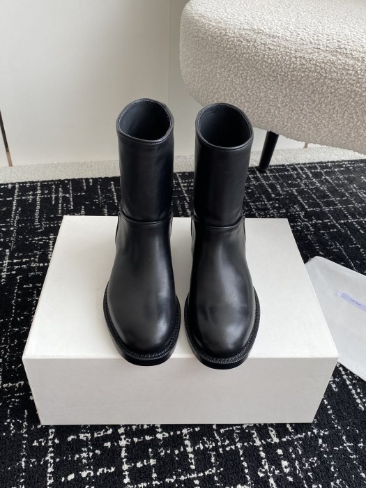 Boots women's