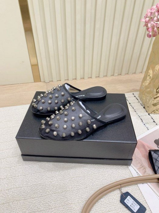 Шлепанцы женские