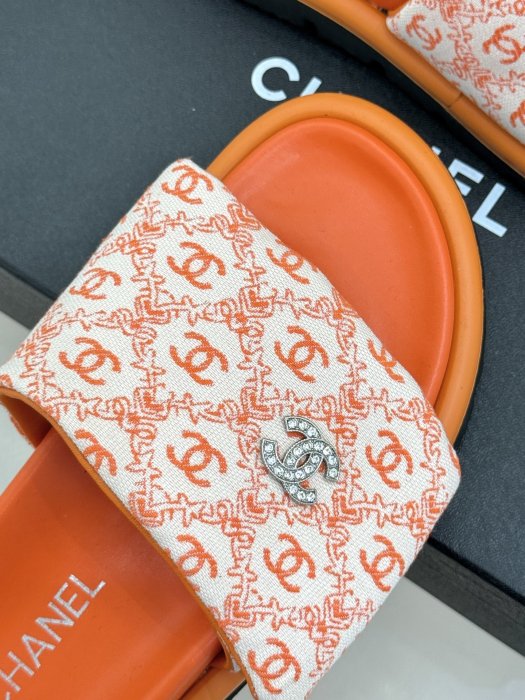 Шлепанцы фото 7