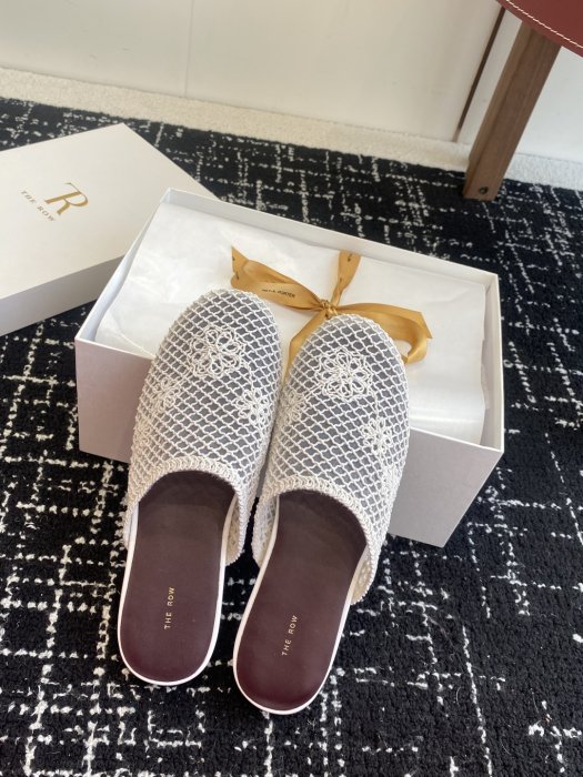 Шлепанцы женские фото 4