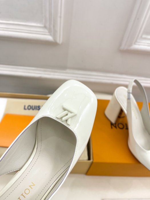 Босоножки фото 6