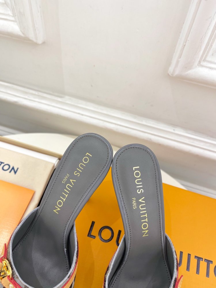 Босоножки фото 7