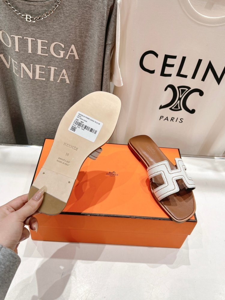 Шльопанці жіночі фото 8