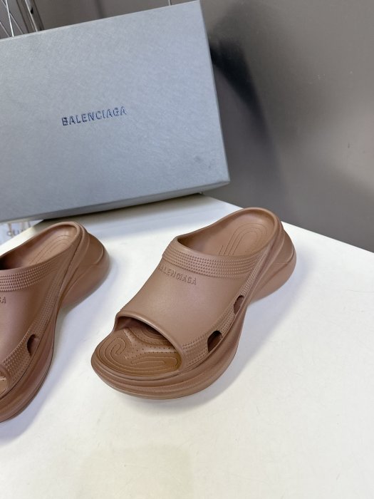 Шлепанцы фото 2