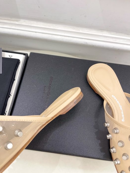 Шлепанцы женские фото 8