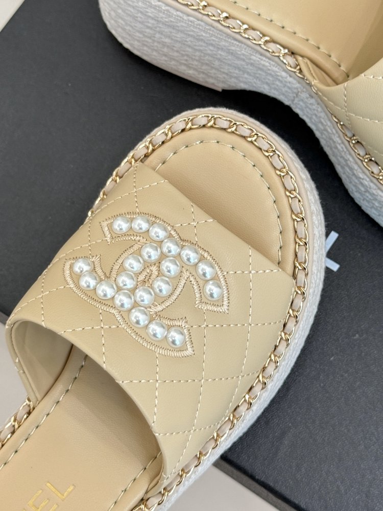 Шлепанцы женские фото 7