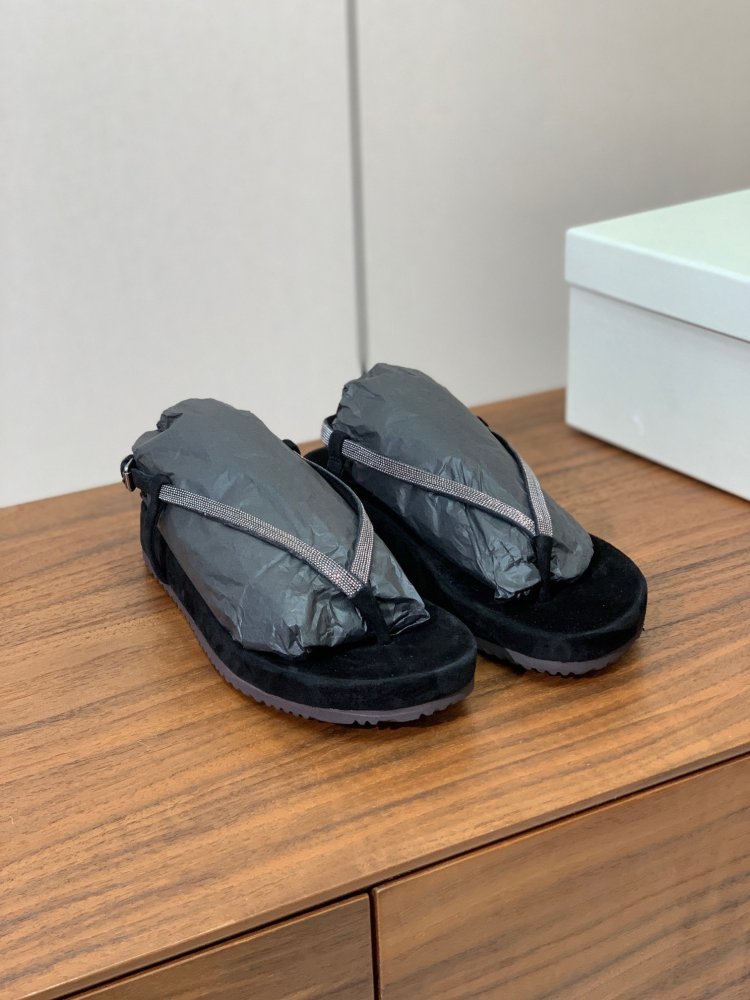 Шлепанцы женские фото 9