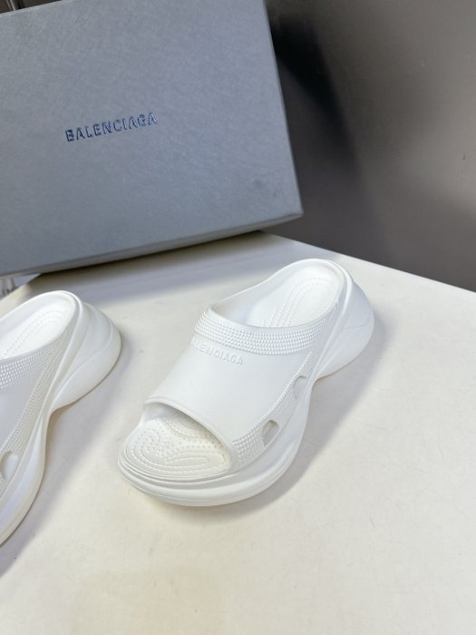 Шлепанцы фото 2