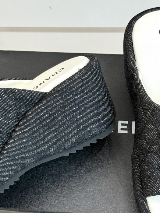 Шлепанцы женские фото 6