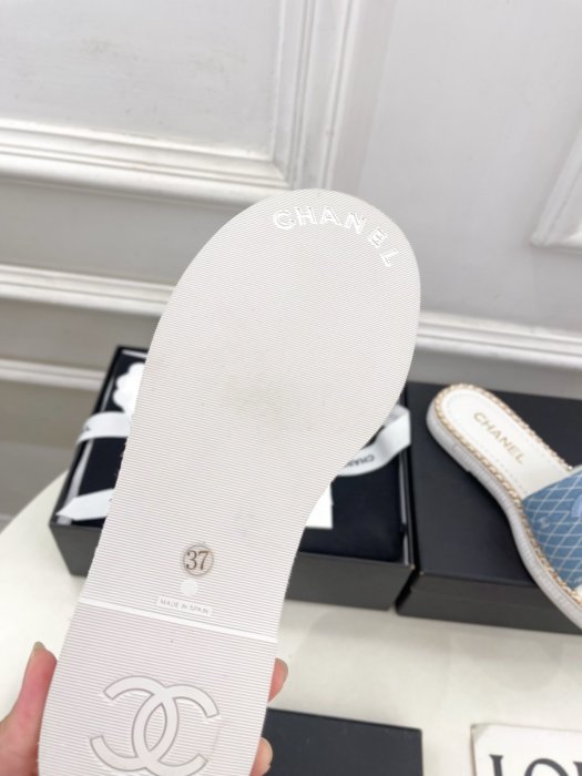 Шлепанцы женские фото 9