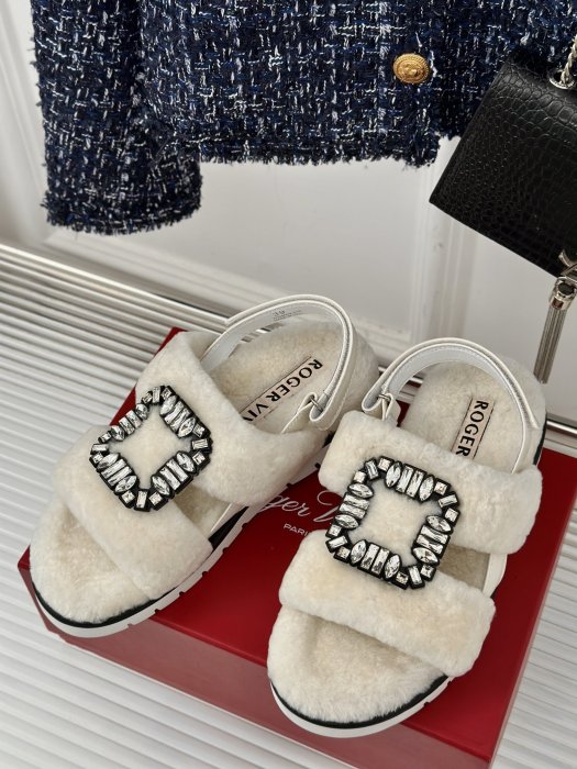 Sandals on fur фото 2