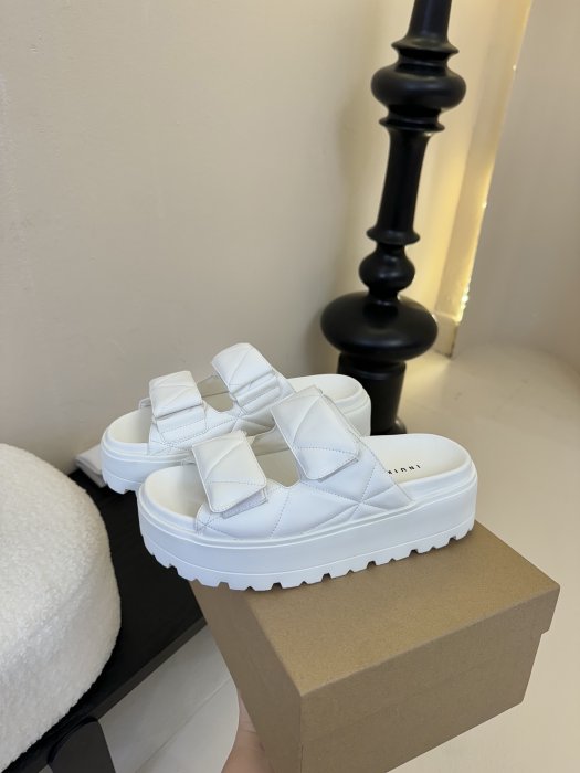 Шльопанці фото 5