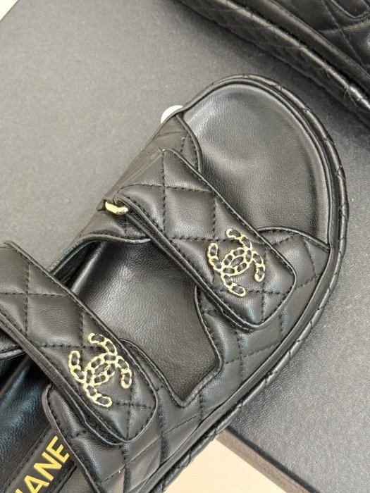 Шлепанцы женские фото 7