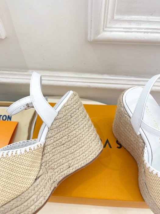 Босоножки фото 8