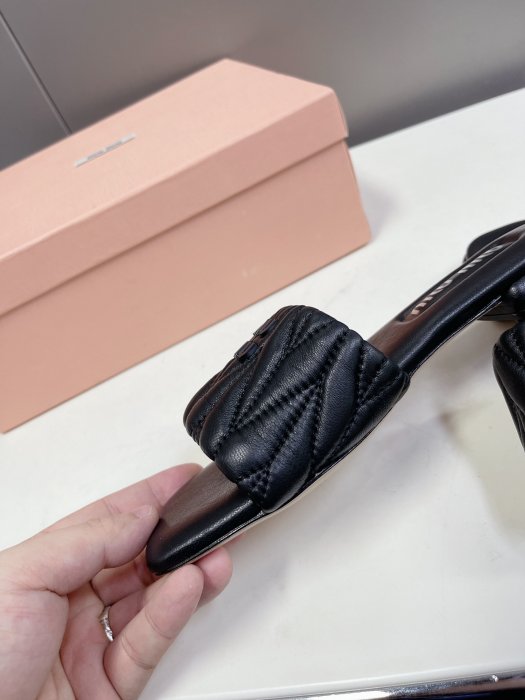 Шлепанцы фото 8