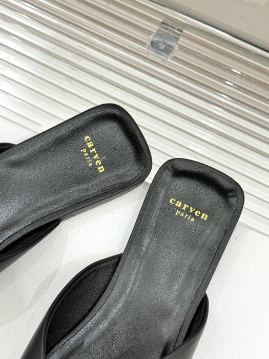 Шльопанці жіночі фото 8