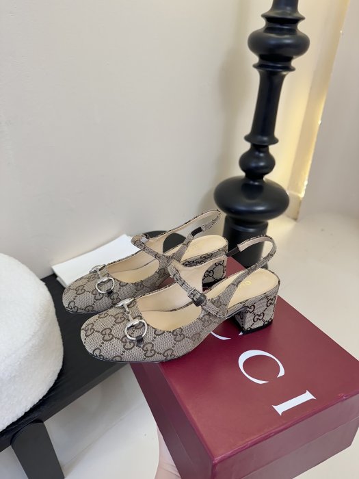 Босоножки фото 5