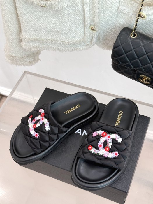 Шлепанцы фото 2