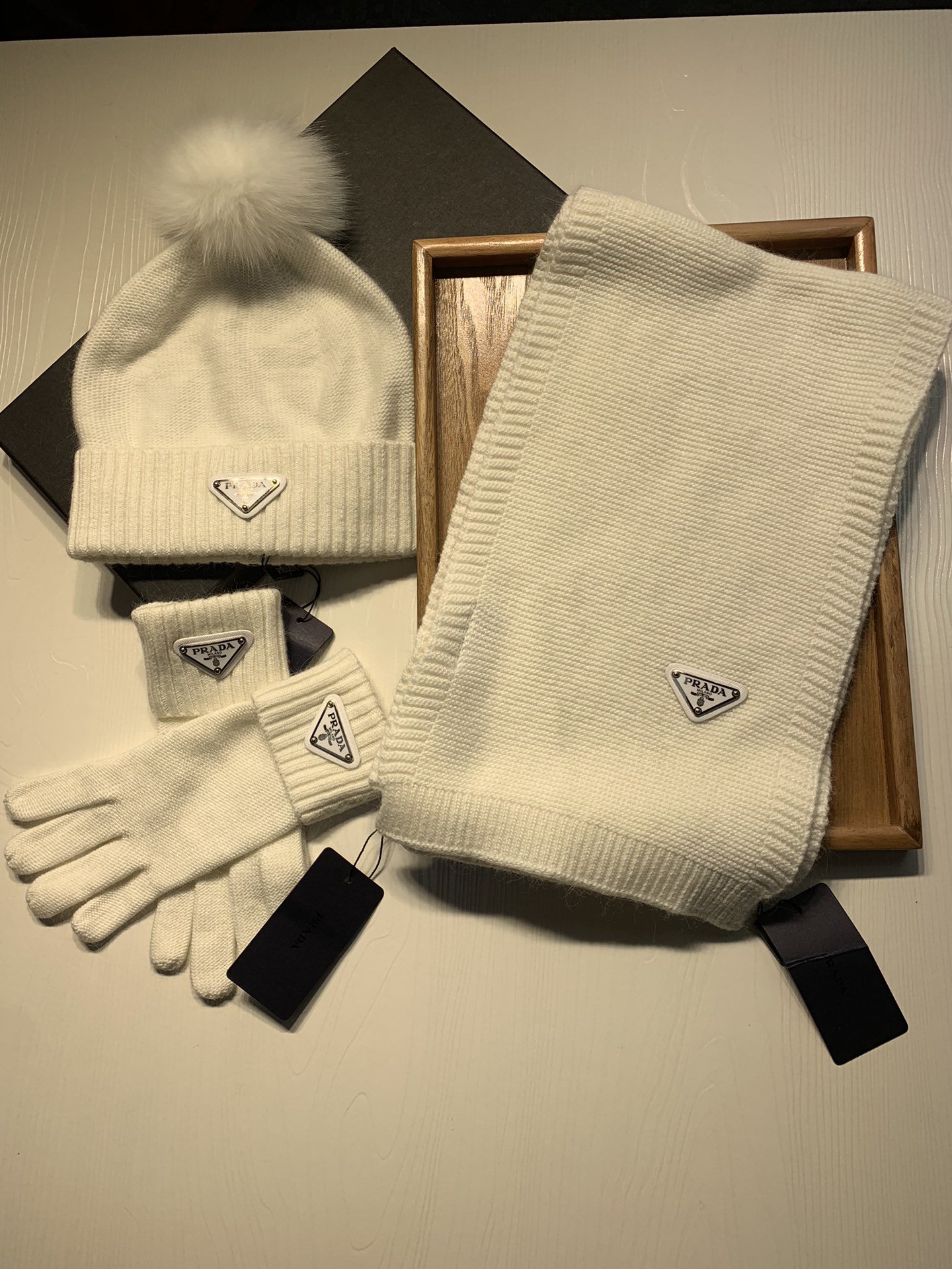 Set a cap, scarf and gloves winter woolen фото 2