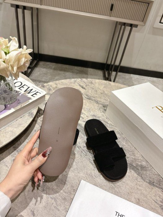 Шлепанцы женские фото 9