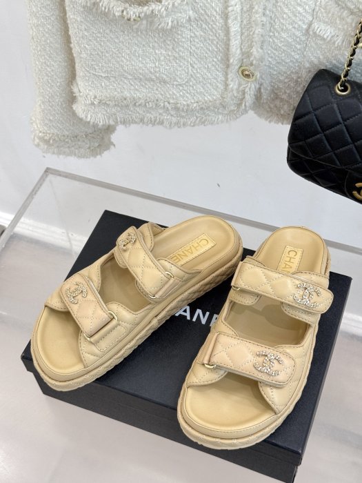 Шлепанцы женские фото 2