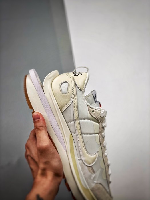 Кроссовки Sacai x NK VaPorwaffle 3.0 White and Gum DD1875-100 фото 9