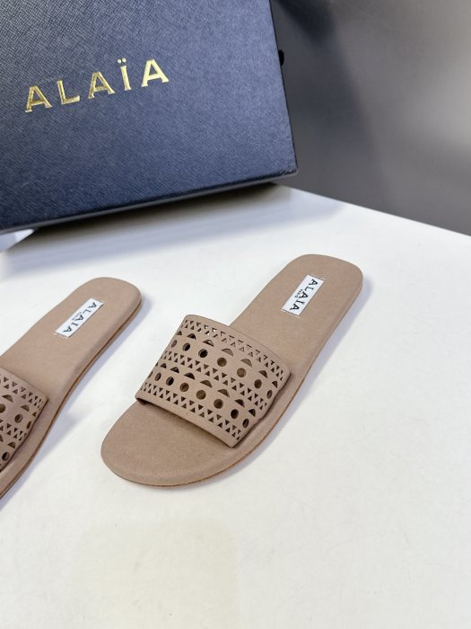 Шлепанцы женские фото 3