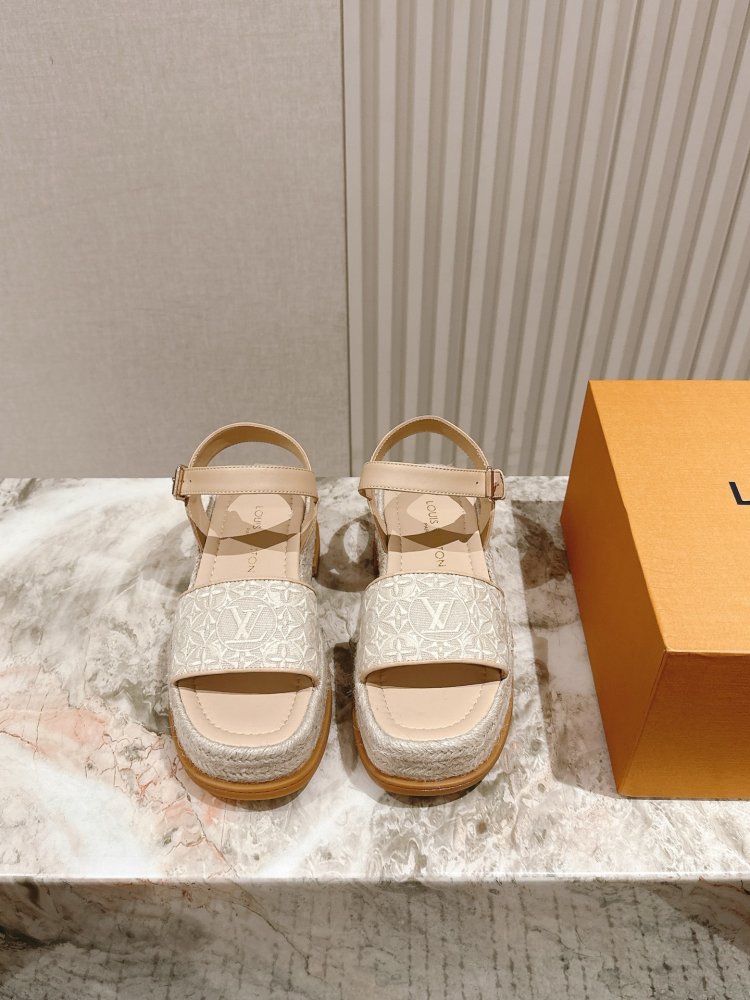 Сандалии женские