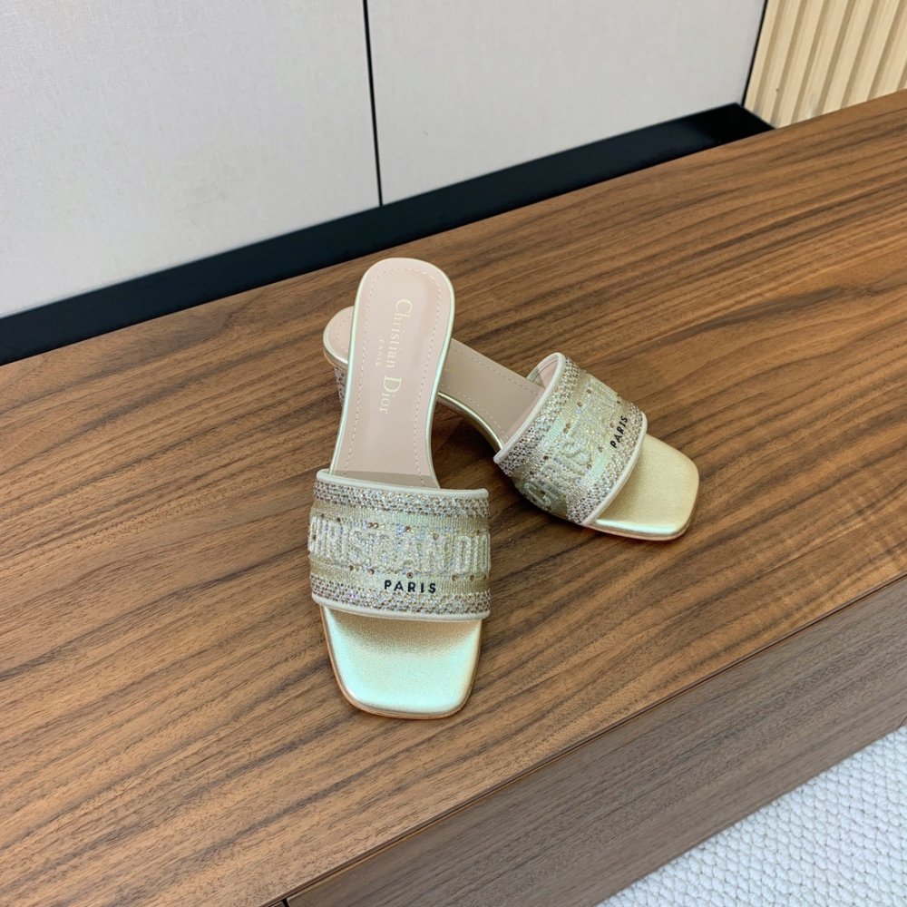 Шлепанцы женские фото 3