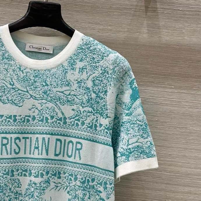 T-shirt women's фото 2