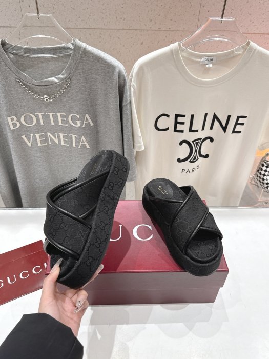 Шлепанцы фото 3