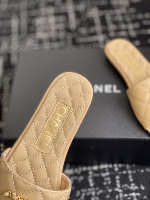 Шлепанцы женские фото 8