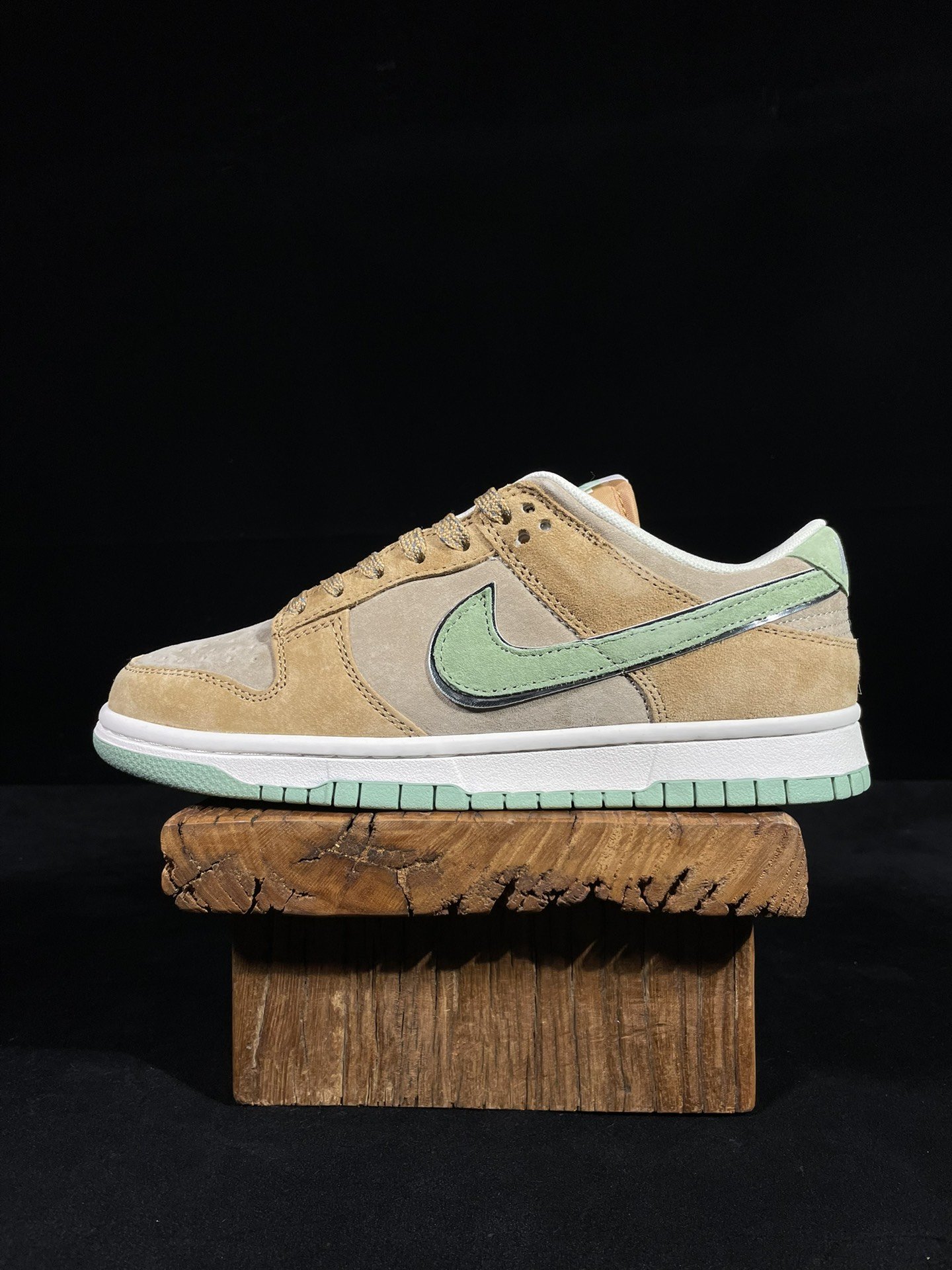 Sneakers Otomo Katsuhiro x Nike Dunk Low Pro Steamboy ST1391-202